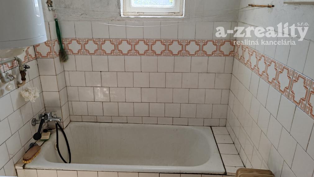 Iba u nás! Rodinný dom s garážou na predaj v Komárne