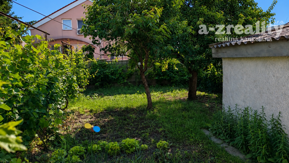 Iba u nás! Rodinný dom s garážou na predaj v Komárne