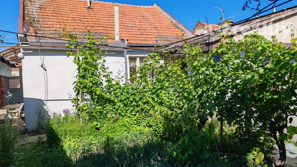 Iba u nás! Rodinný dom s garážou na predaj v Komárne