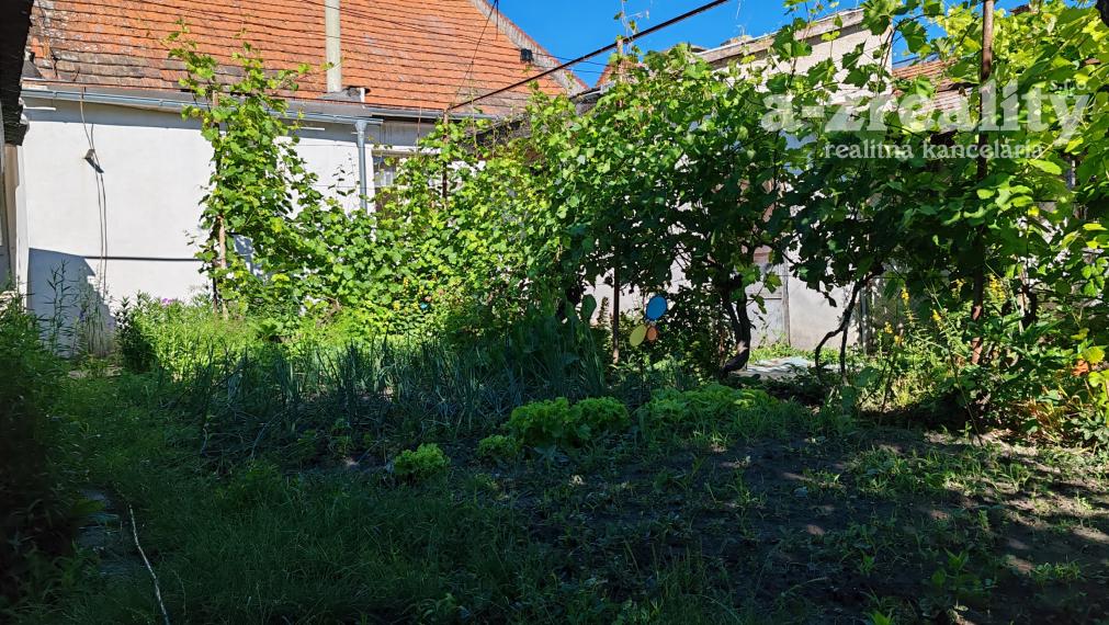 Iba u nás! Rodinný dom s garážou na predaj v Komárne