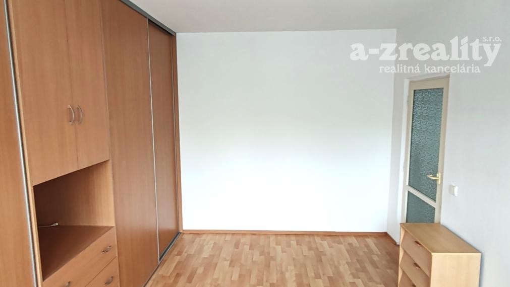 Na prenájom 3  izbový byt s balkónom v Komárne