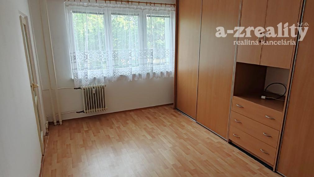Na prenájom 3  izbový byt s balkónom v Komárne