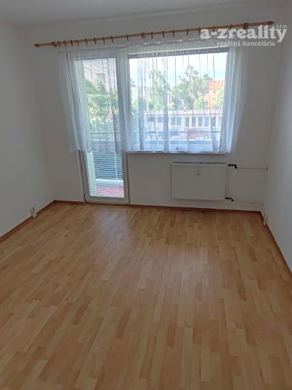 Na prenájom 3  izbový byt s balkónom v Komárne