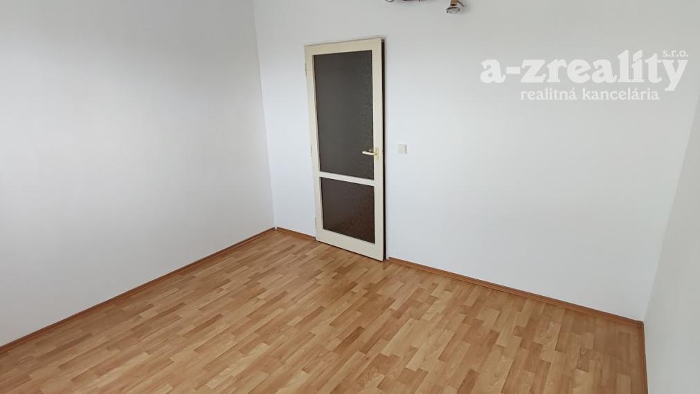 Na prenájom 3  izbový byt s balkónom v Komárne