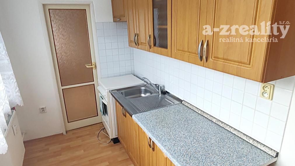 Na prenájom 3  izbový byt s balkónom v Komárne