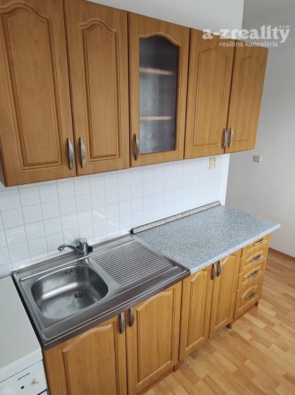 Na prenájom 3  izbový byt s balkónom v Komárne