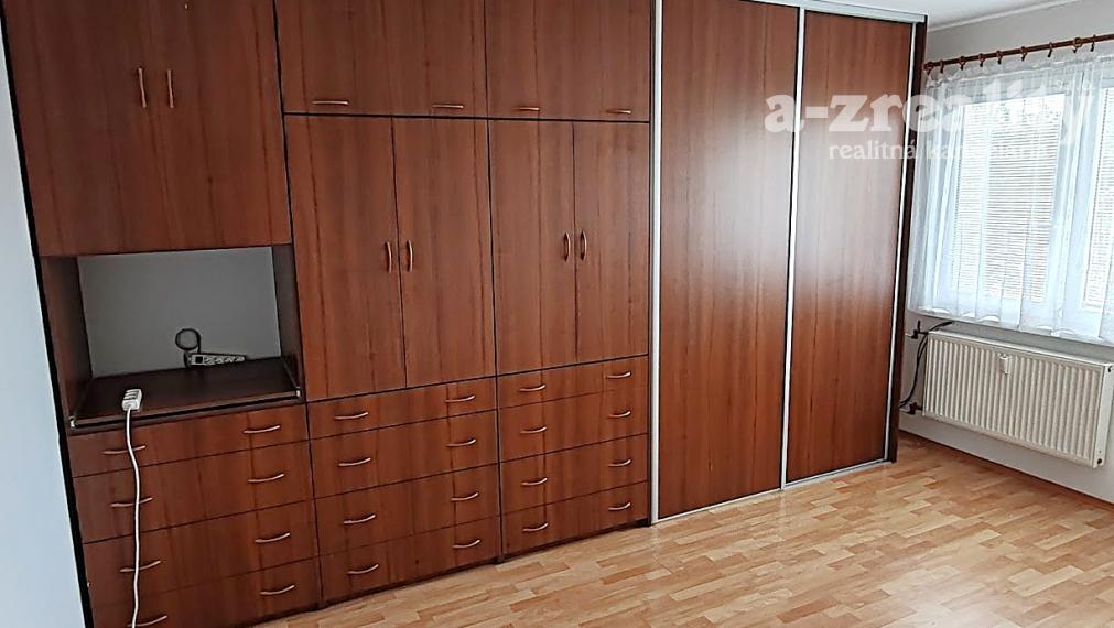 Na prenájom 3  izbový byt s balkónom v Komárne
