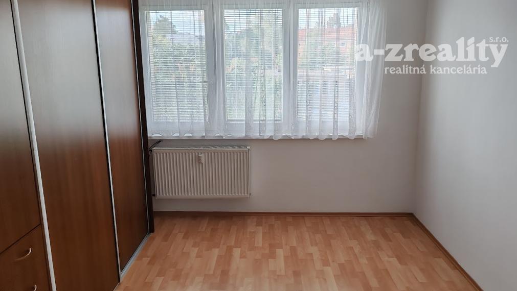 Na prenájom 3  izbový byt s balkónom v Komárne