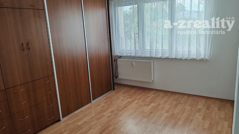 Na prenájom 3  izbový byt s balkónom v Komárne