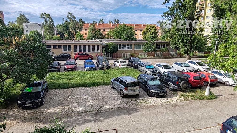 Na prenájom 3  izbový byt s balkónom v Komárne