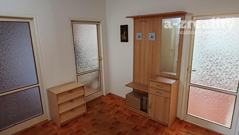 Na prenájom 3  izbový byt s balkónom v Komárne