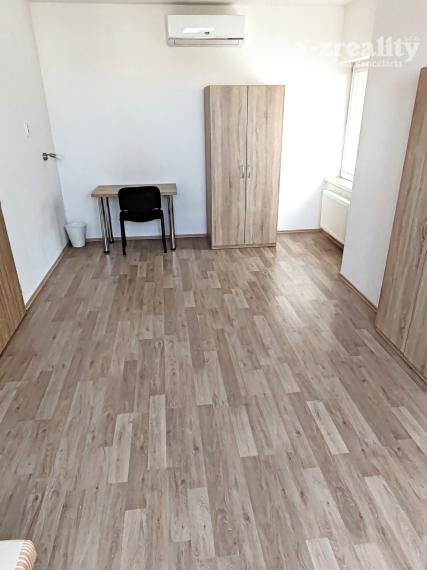 Väčší 1 izbový byt na prenájom v Komárne