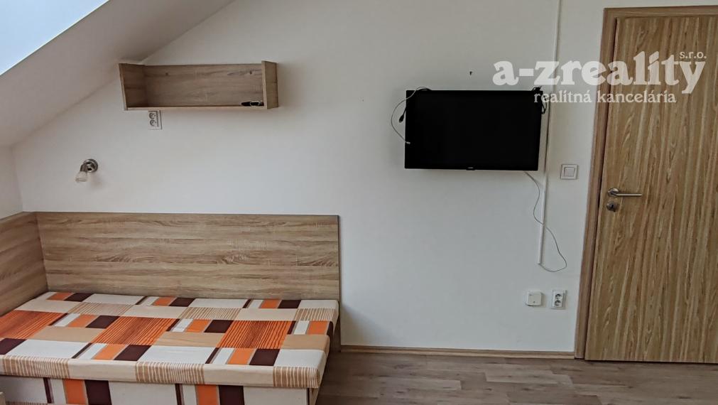 Väčší 1 izbový byt na prenájom v Komárne