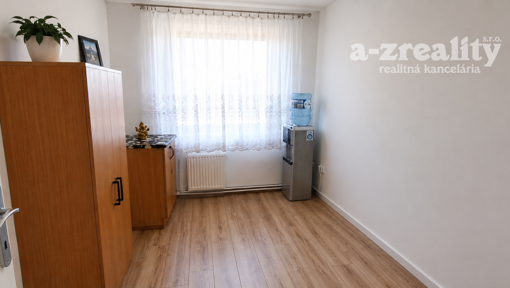 Na predaj zmodernizovaný 4- izbový byt v obci Mikulášov dvor