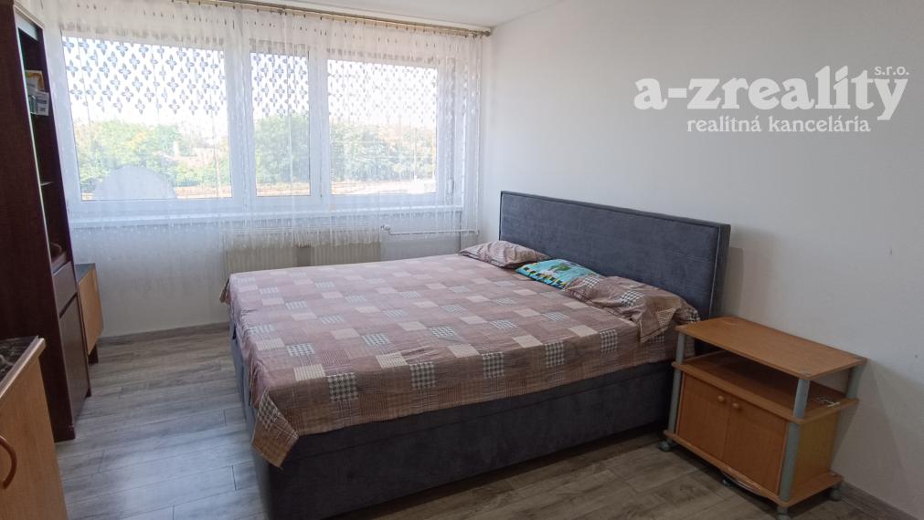 Na predaj zmodernizovaný 4- izbový byt v obci Mikulášov dvor