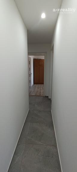 Na predaj zmodernizovaný 4- izbový byt v obci Mikulášov dvor