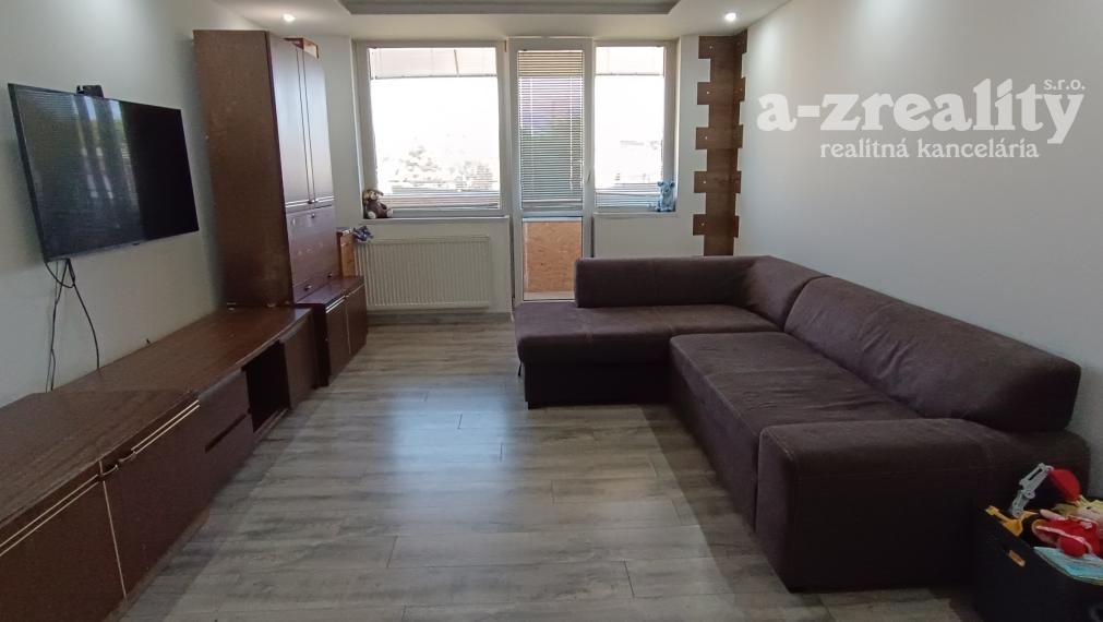 Na predaj zmodernizovaný 4- izbový byt v obci Mikulášov dvor