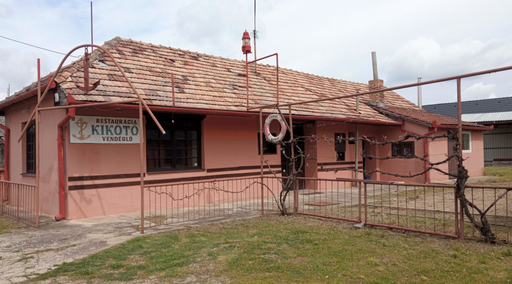 Komerčný objekt  v Radvani nad Dunajom na prenájom