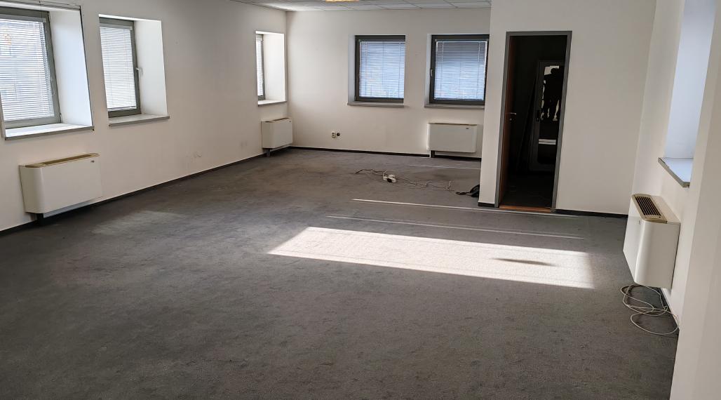 Veľký kancelársky  priestor na prenájom v Komárne