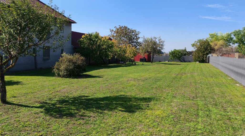 Ponúkame na predaj pozemok v Okánikove