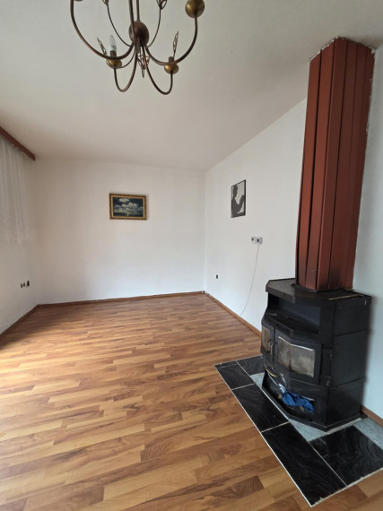 Výhodne!!!Na predaj 4-izbový dvojpodlažný rodinný dom s terasou v Komárne