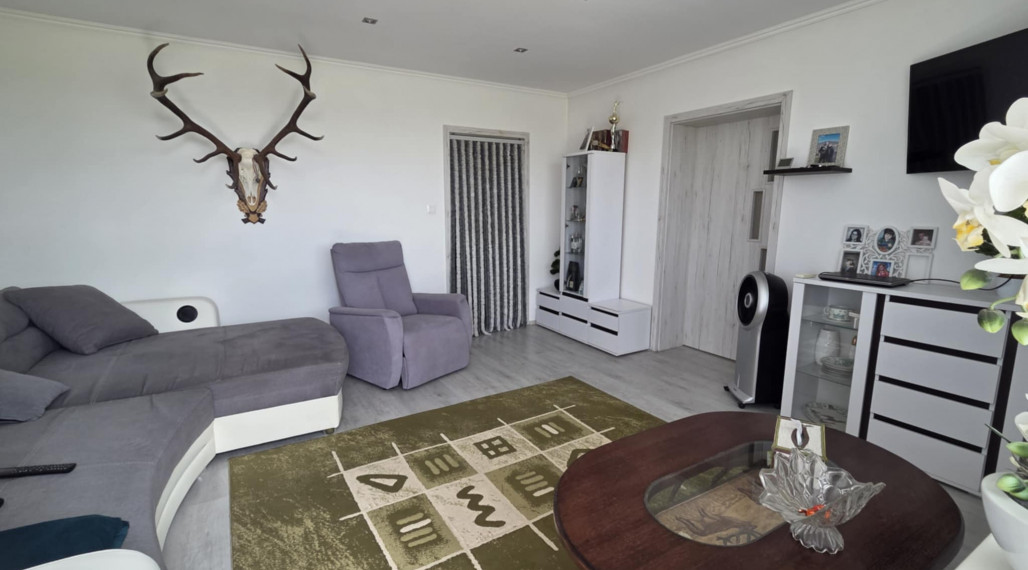 Ponúkame na predaj 3 izbový byt s garážou v Čalovci