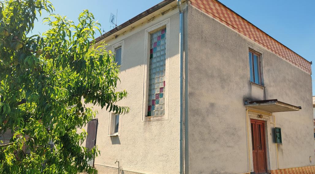 Ponúkame na predaj rodinný dom v obci Číčov