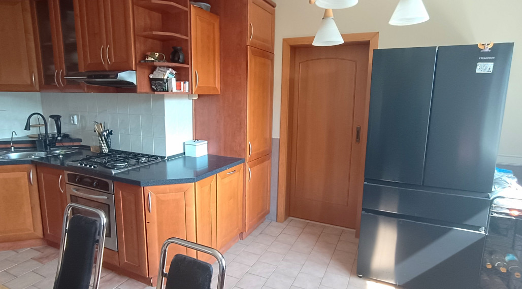 Na predaj 3 izbový zrekonštruovaný byt s balkónom v Nových Zámkoch