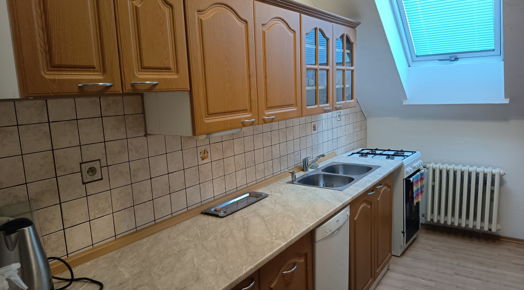 Na prenájom zariadený 1 izb.byt v RD v N.Zámkoch