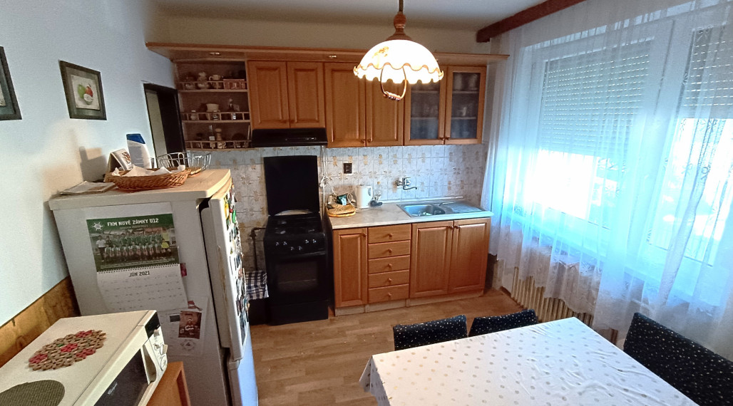 Na prenájom veľký rodinný dom v obci Dvory nad Žitavou