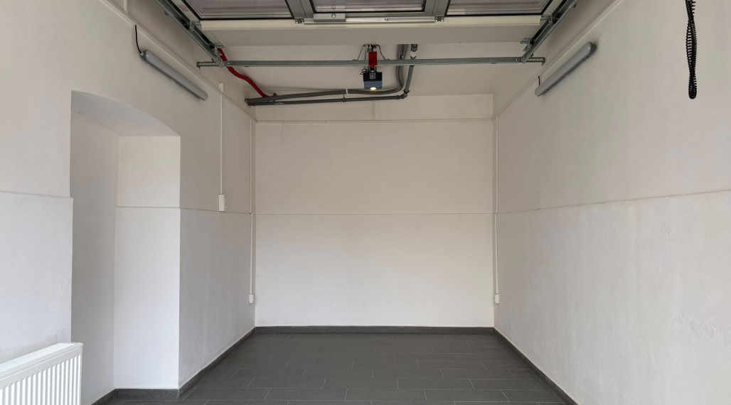 Garáž v centre mesta Komárno na prenájom