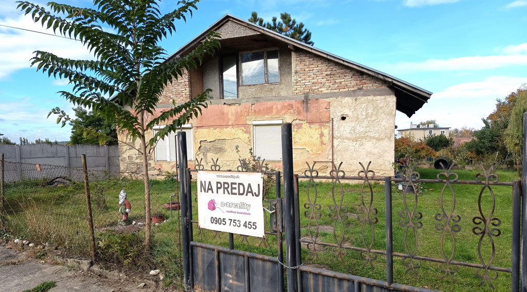 Na predaj starší rodinný dom s podkrovím v obci Gbelce