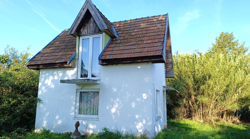 Na predaj pozemok s jazierkom v Tvrdošovciach