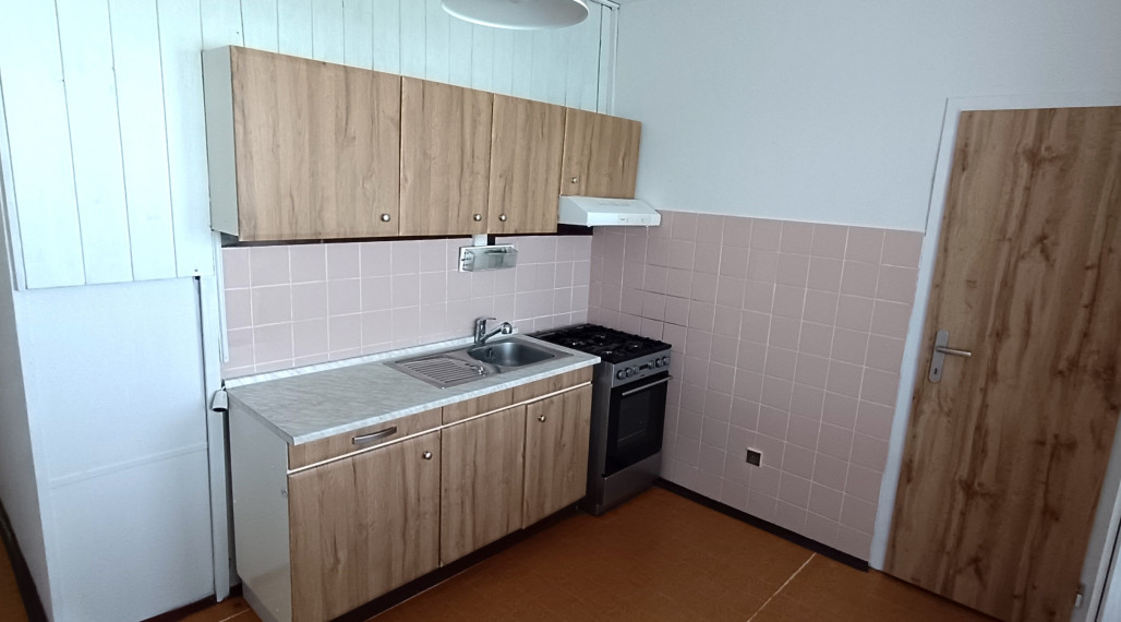 Prenájom 2 izbového bytu na sídlisku JUH v Nových Zámkoch,