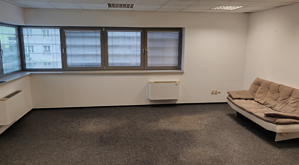 Väčšia kancelária na prenájom v Komárne