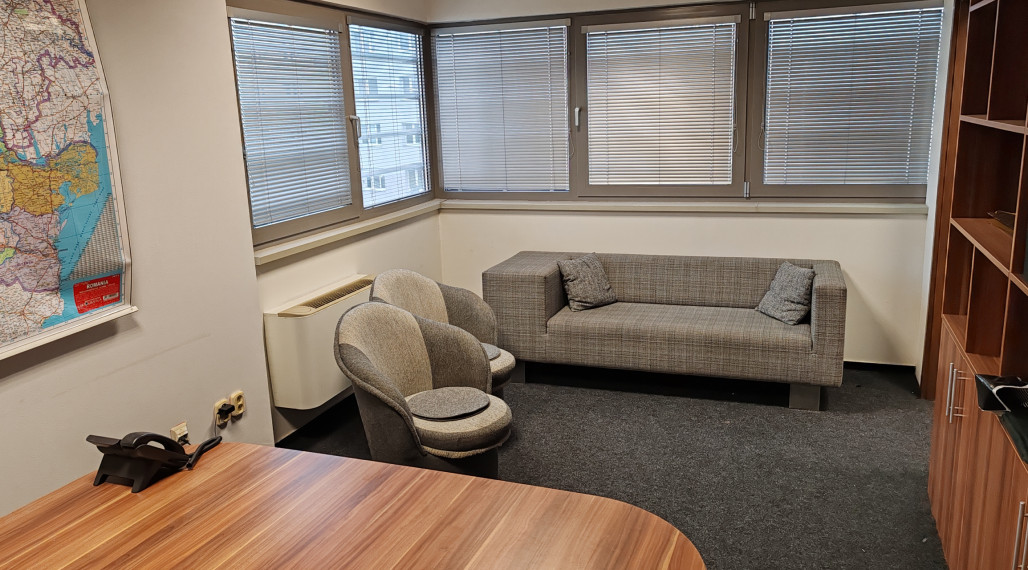 Pekná kancelária na prenájom v Komárne