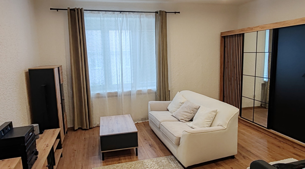 Zariadený veľký  2 izbový byt na prenájom v Komárne