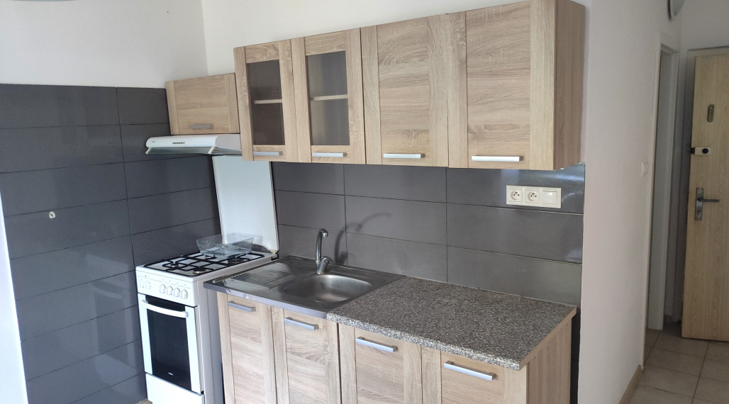 Na prenájom 1 izbový zariadený byt v Nových Zámkoch