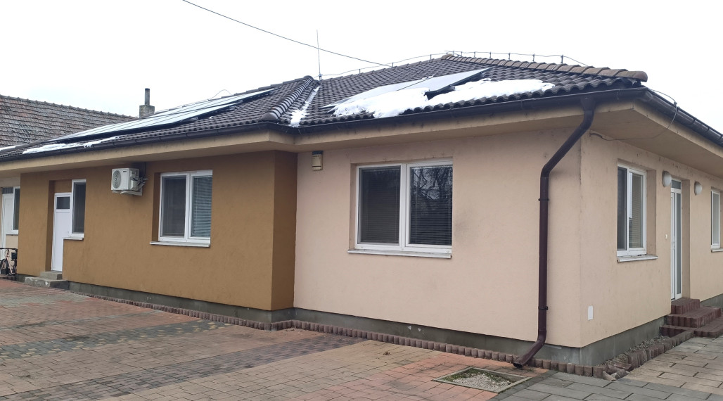 Na predaj veľký rodinný dom s dielňami v obci Dvory nad Žitavou