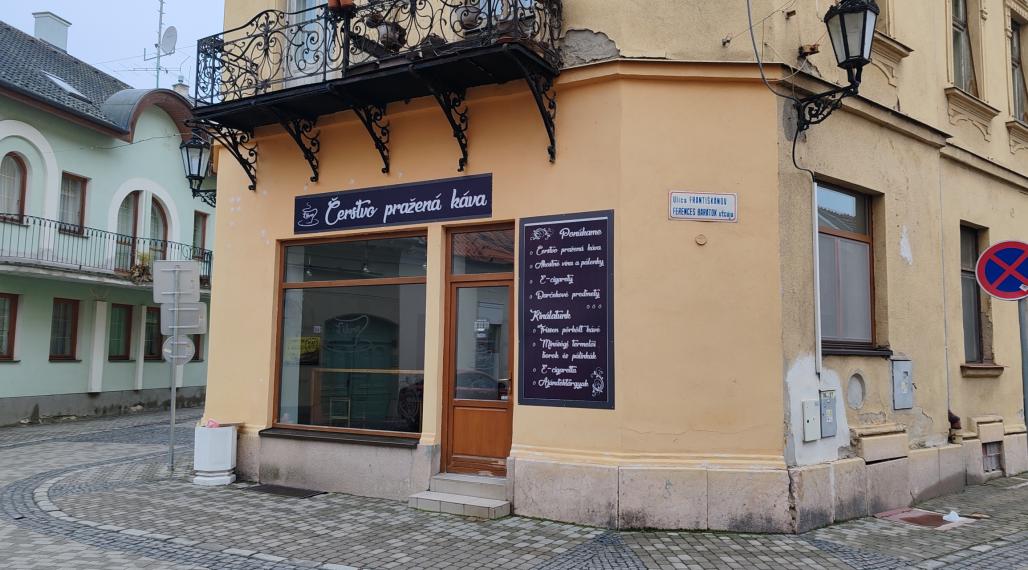 Veľký komerčný priestor na prenájom v centre Komárna