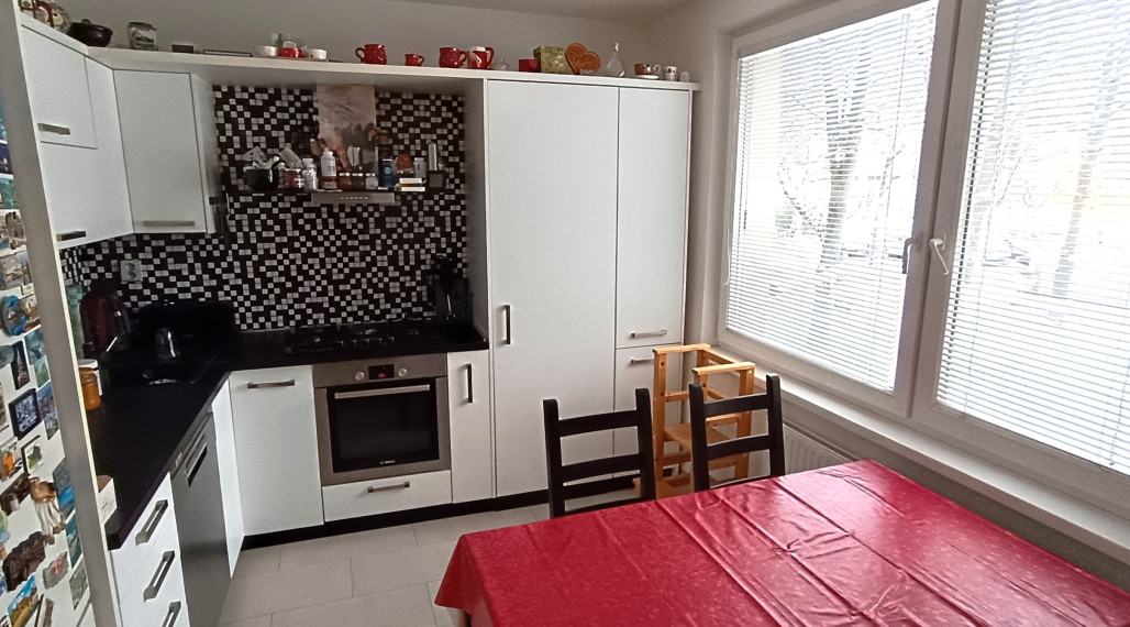 Na predaj veľký 3 izbový byt v Nových Zámkoch