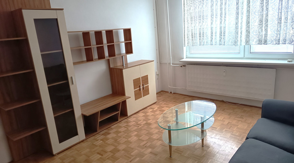 Na prenájom zariadený 2 izbový byt s loggiou v Nových Zámkoch