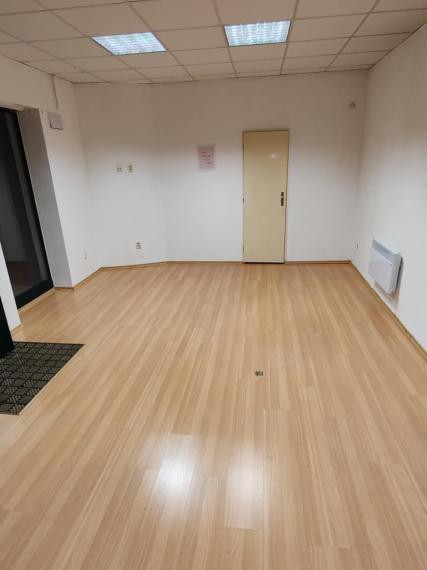 Komerčný priestor v centre Komárna na prenájom