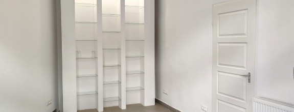 Komerčný priestor v centre Komárna na prenájom