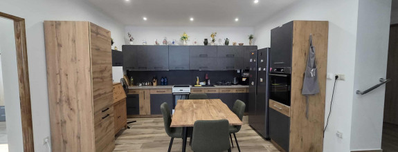 Ponúkame na predaj  rodinný dom v  Kolárove