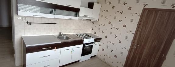 EXKLUZÍVNE NA PRENÁJOM – 2-IZB. BYT NA JUHU V NOVÝCH ZÁMKOCH