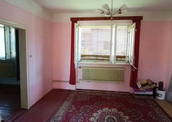 Na predaj  starší rodinný dom v Nových Zámkoch