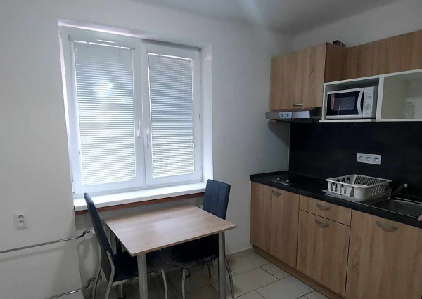 Ponúkame na prenájom zariadený 1 izbový byt v Komárne