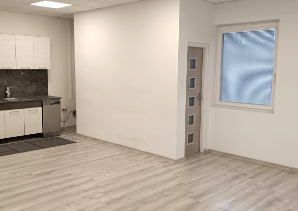 Na prenájom podnikateľský objekt v Nových Zámkoch