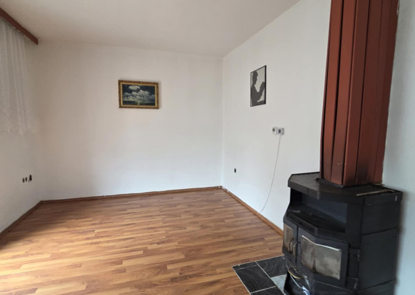 Výhodne!!!Na predaj 4-izbový dvojpodlažný rodinný dom s terasou v Komárne